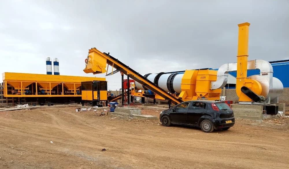 Asphalt mixing plant with hot storage silo and mixing tower