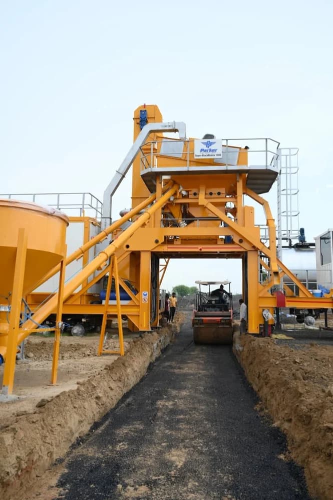 The Parker SBM 1000 Superblack is a fully mobile batch mix asphalt plant, featuring an integrated, trailer-mounted design with drying drum, mixing tower, and bitumen storage combined into a single transportable unit engineered for rapid relocation and quick setup between job sites.